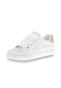 Sneakers bianchi con tomaia in pelle liscia, lacci bianchi spessi, occhielli metallici e un pannello posteriore testurizzato e glitterato.