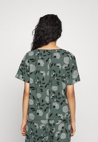 ONLY Petite ONLNOVA LARA - Blusa - balsam green