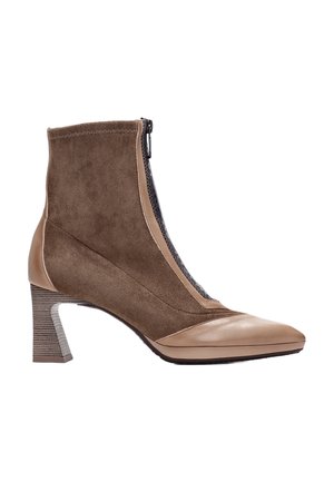 ATLANTA - Korte laarzen - taupe brown