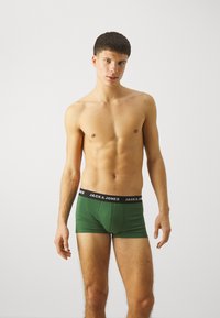 Jack & Jones JACSOLID TRUNKS 12 PACK - Boxerbriefs - white/black/navy/green