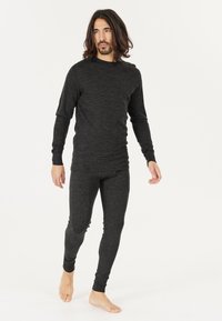 Schwarzes, langärmliges Thermoshirt und passende Leggings aus weichem, strukturiertem Stoff. Figurbetontes Design mit gerippten Bündchen und Knöchelabschlüssen.