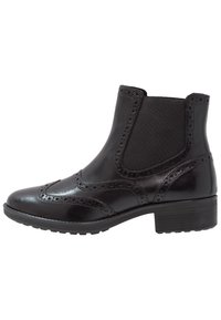 Botas de tobillo de cuero negro con detalles de picado, paneles laterales elásticos y un tacón bajo. Textura suave con un acabado brillante.