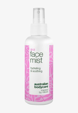 B12 Gesichtssprühflasche mit feuchtigkeitsspendender und beruhigender Formel von Australian Bodycare, mit pinkfarbenen dekorativen Seitenpaneelen.