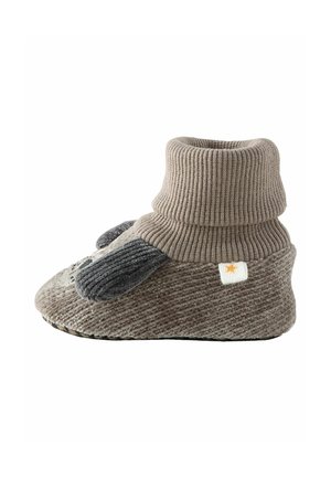 Bottines en tricot marron avec un poignet côtelé et un corps texturé. Présente des accents d'oreilles gris et une petite étiquette blanche avec un graphique d'étoile.