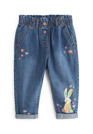 Pantalon en denim bleu pour tout-petits avec taille élastique, revers roulés, fleurs brodées et un lapin coloré sur la jambe droite.