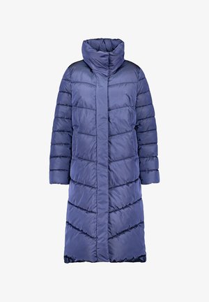 Laivastonsininen toppatakki korkealla kauluksella, jossa tikattu kuvio ja pitkät hihat, ulottuu keskivartaloon. Materiaali vaikuttaa kiiltävältä.