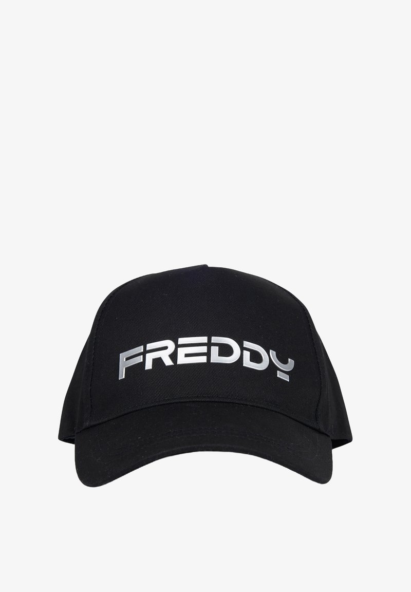Cappello da baseball nero con visiera curva, caratterizzato dal bold logo silver "FREDDY" al centro anteriore.