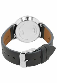 Runde Uhr aus Edelstahl mit schwarzem Lederarmband. Verfügt über eine glatte Oberfläche und silberne Beschläge. Verstellbare Schließe mit mehreren Löchern.