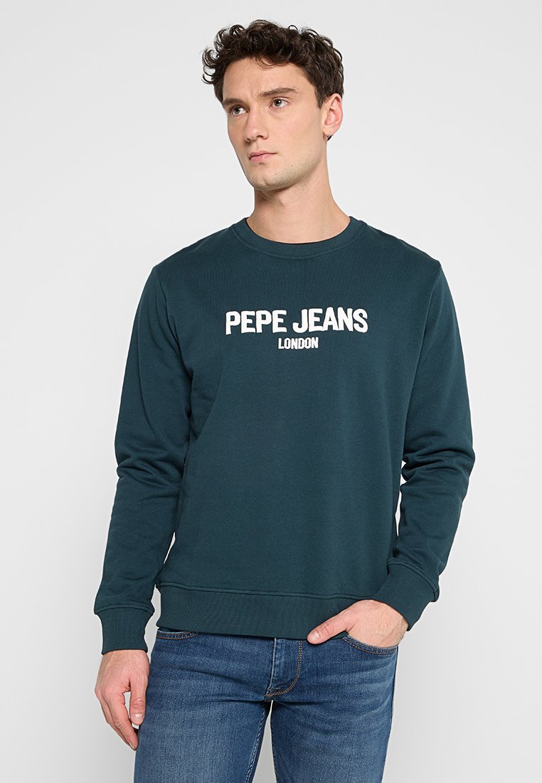 Sudadera de color verde oscuro hecha de algodón, con cuello redondo, mangas largas y texto blanco que dice "PEPE JEANS LONDON" en la parte delantera.