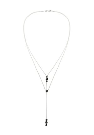 Collier en chaîne argentée avec un design en forme de Y, orné de trois perles noires au centre et une longue chaîne pendante.