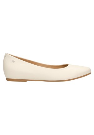 Ballerines en cuir blanc avec un bout pointu, texture lisse et semelle en caoutchouc tan basse. Présente un logo subtil sur le talon.