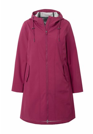 Cappotto impermeabile color bordeaux con zip frontale, cappuccio regolabile e tasche laterali. Realizzato in tessuto liscio con dettagli di cuciture verticali.