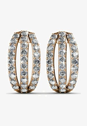 Orecchini in tono oro con un design a doppio ovale, adornati con numerosi cristalli trasparenti rotondi lungo i bordi e al centro, creando un effetto scintillante.