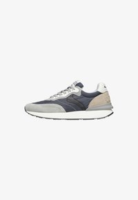 Selezionato, taubengrau