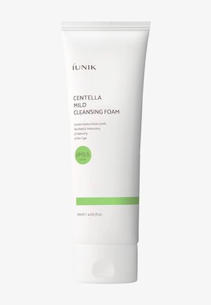 Tubetto di IUNIK Centella Mild Cleansing Foam con pH 5,5, 120 ml, evidenzia il sollievo della pelle, l’idratazione, l’equilibrio del pH e l’idoneità per tutti i tipi di pelle.