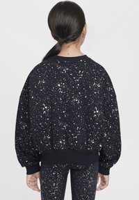 Felpa nera con un motivo bianco maculato, dalla vestibilità over, con polsini e orlo ribattuti, realizzata in un tessuto morbido.