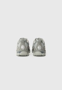 ASICS SportStyle GEL NYC UNISEX - Sneakers low - cement grey/clay grey