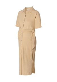 Beżowa sukienka ciążowa z krótkimi rękawami, zapinana na guziki z przodu, z wiązaniem w pasie i rozcięciem bocznym. Wykonana z fakturowanej tkaniny o luźnym fasonie.