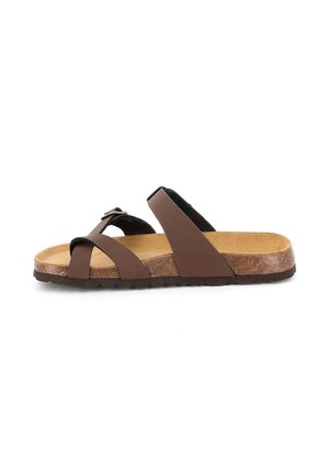 Sandalo marrone con suola in sughero e due cinturini che attraversano il piede e uno cinturino regolabile intorno alla caviglia, vista laterale su sfondo bianco.