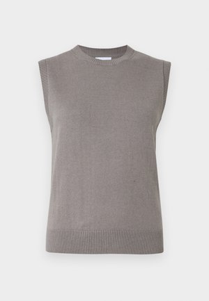 Sivi pleteni džemper bez rukava s rebrastim izrezom i rubom. Meka tekstura, ravni kroj i minimalan dizajn bez ukrasa.