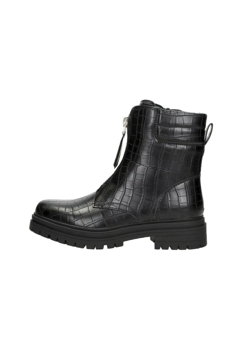 Zwarte enkelboots van textuur kunstleer met een krokodillenpatroon. Voorzien van een zijrits en een stevige profielzool.