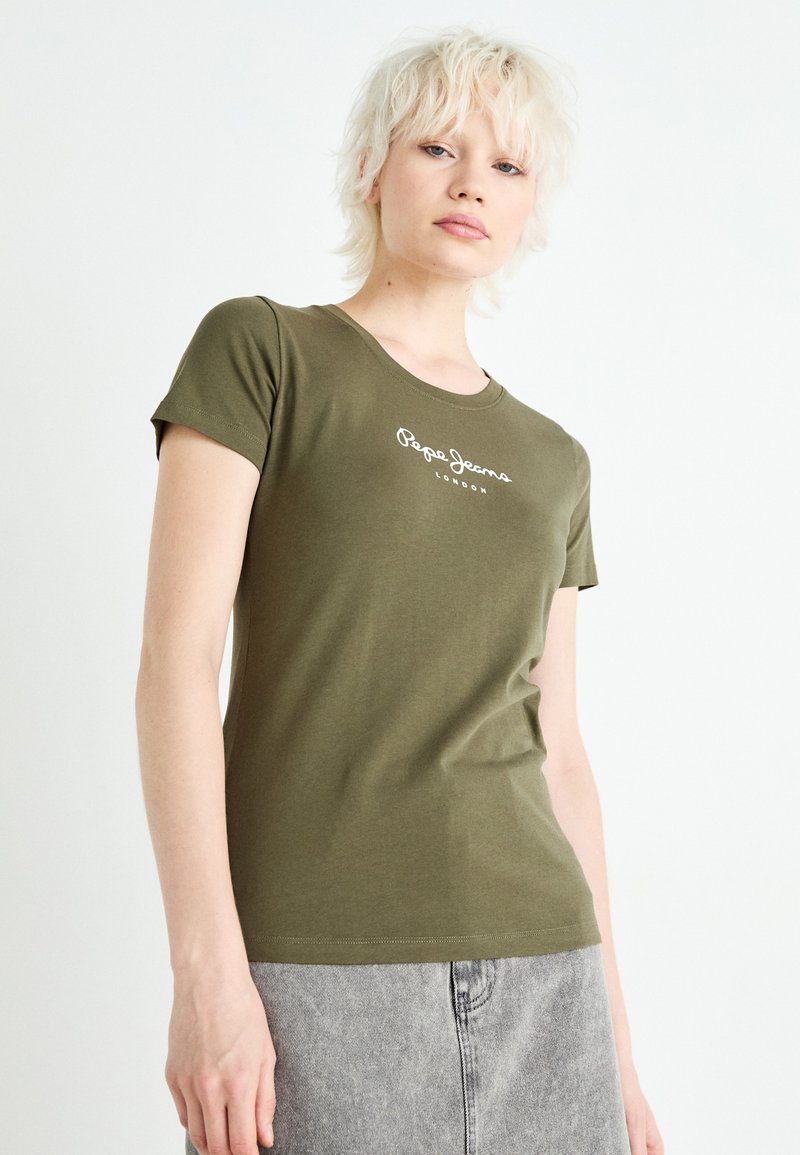 Alyvuogių žalios medvilnės marškinėliai su apvalia iškirpte, trumpomis rankovėmis ir balta "Pepe Jeans London" logo priekyje.