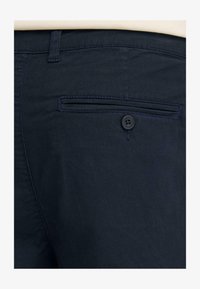 Επιλέχθηκε, dark navy