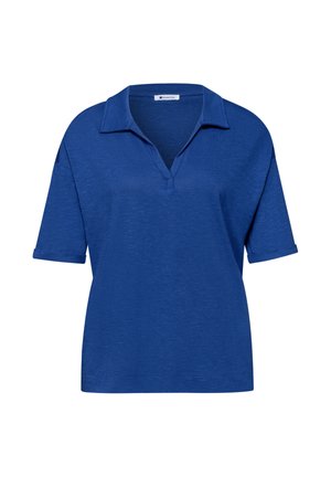 Blauw poloshirt met korte mouwen, een opgevouwen kraag, V-hals en opgerolde manchetten, getoond op een witte achtergrond.