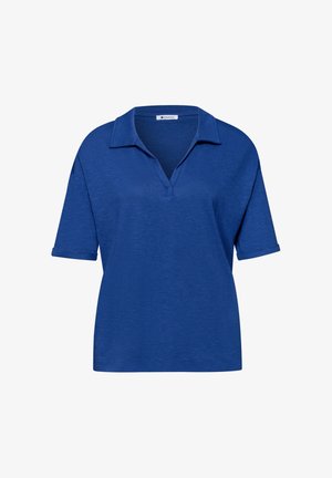 Blauw poloshirt met korte mouwen, een opgevouwen kraag, V-hals en opgerolde manchetten, getoond op een witte achtergrond.