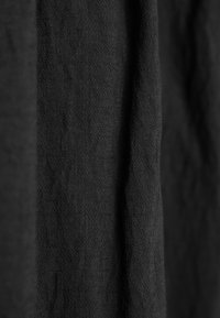 Unausgewählt, black