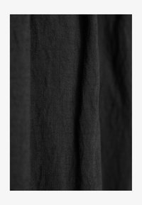 Unausgewählt, black