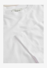 Nem kiválasztott, white