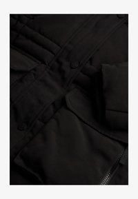 Geselecteerd, jet black