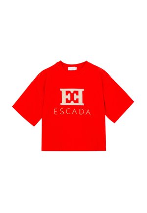 Maglietta rossa corta a maniche corte con scritta "ESCADA" bianca ricamata e grande logo intrecciato "E" e "C" bianco sul davanti.