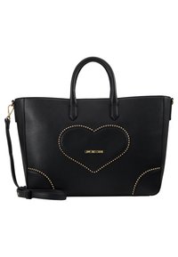 Sac fourre-tout noir avec deux anses et une bandoulière amovible, présentant un contour de cœur clouté et le logo "Love Moschino" en lettres dorées.