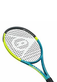 Tennispaddle met een teal en gele omlijsting, zwarte snaren en een gestructureerde grip. Heeft een ronde kop en merkbedekking op de schacht.