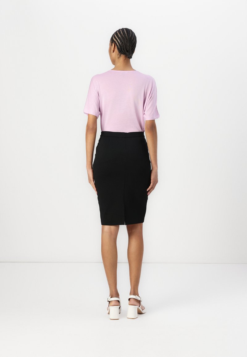 Tailleur Jupe ZNI Noir Taille 36 - Ensemble Veste Et Jupe, Très Bon état (doublure à Réparer)