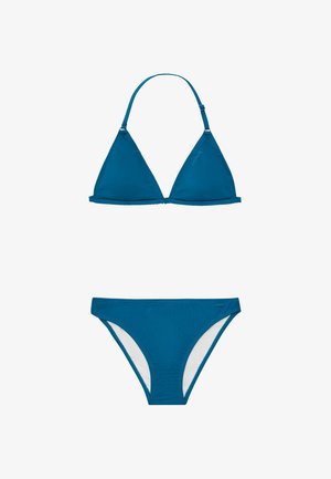 Tamsiai mėlynas bikini komplektas su tekstūruotu trikampio formos viršumi su reguliuojamomis petnešėlėmis ir atitinkamais žemais šortais, abu iškloti balta medžiaga.