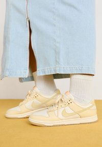 DUNK - Trainers - muslin/team gold/pale ivory/laser orange/coconut milk