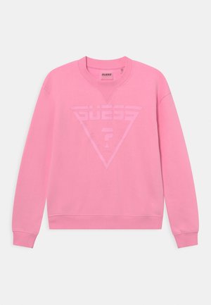 Felpa rosa con design a scollo a V, polsini e orlo a coste, e un logo triangolare in rilievo con il testo "GUESS" al centro.