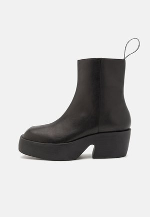 BILLIE - Enkellaarsjes met plateauzool - black