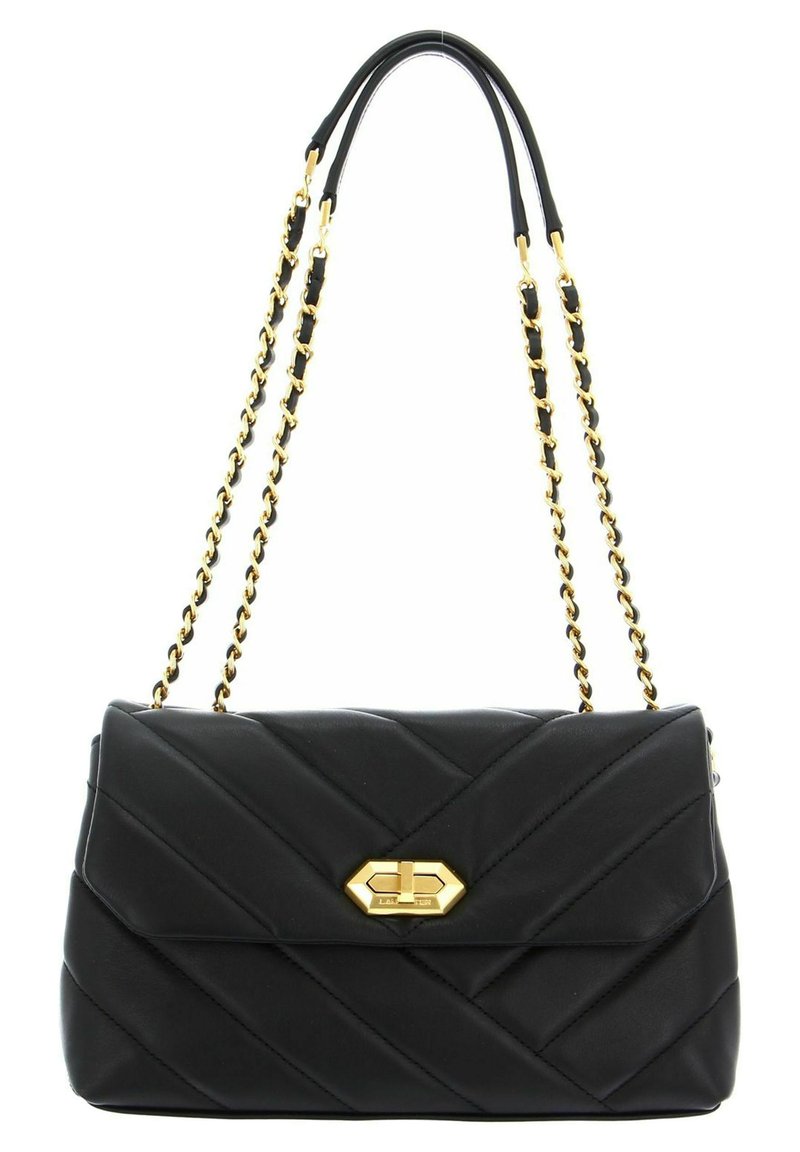 Sac à main en cuir noir matelassé avec des chaînes dorées, dotée d'une fermeture à fermoir doré et d'un motif de surpiqûres en diagonale sur le devant.