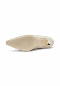 Suola di scarpa con tacco alto in pelle scamosciata beige con una forma appuntita, suola antiscivolo strutturata, marchio sulla soletta interna e un piccolo dettaglio ritagliato sul tallone.