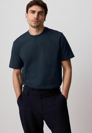 REGULAR FIT SMART SOFT TOUCH HEAVYWEIGHT
 - Basic T-shirt - navy blue