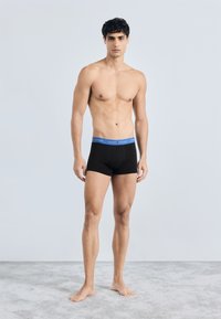 Tommy Hilfiger SIGNATURE TRUNK 3 PACK - Calzoncillos - red/blue/green