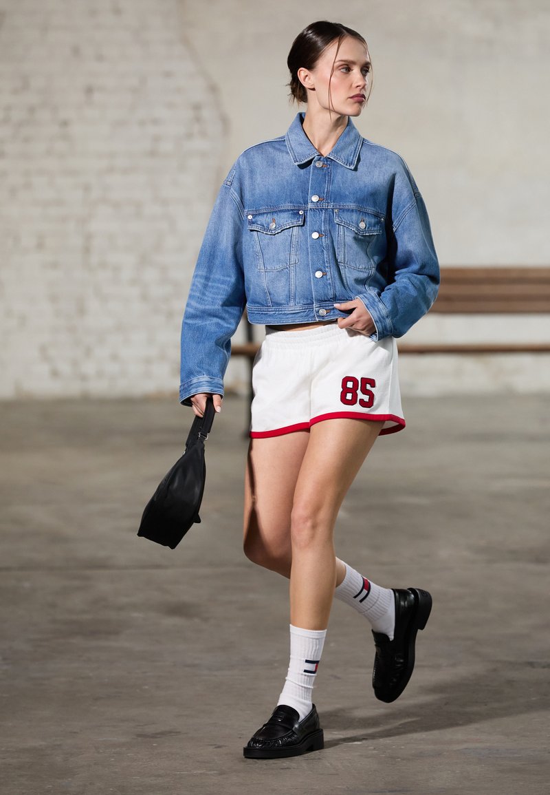 Tommy Jeans - EXCLUSIVE GIRL 85 - Shorts - ecru/primary red, Enlarge
