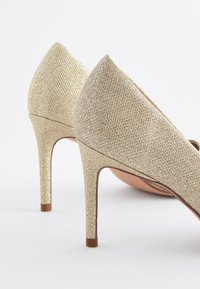 Next FOREVER COMFORT POINT TOE MID COURT  - Klasszikus sarkú cipők - shimmer