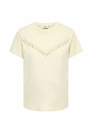 Crèmekleurig T-shirt met korte mouwen, een V-vormige kanten rand en kleine hangende kraaldetails over de borst, ronde halslijn.