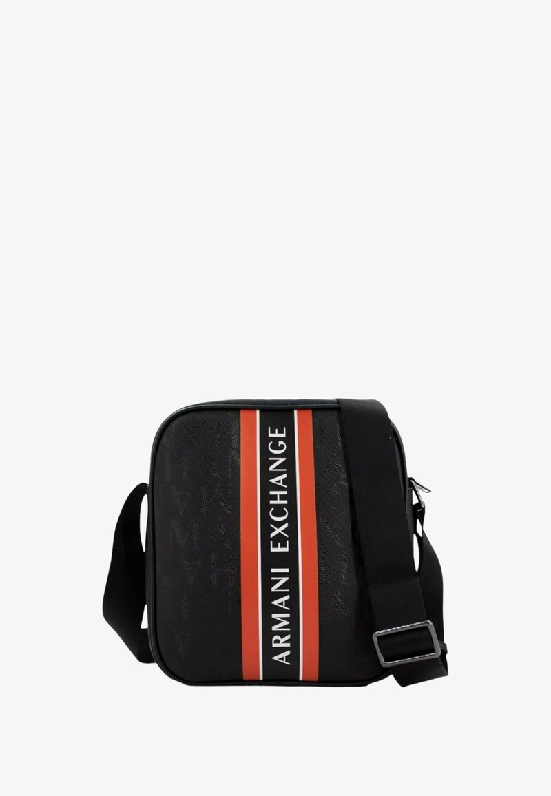 Borsa a tracolla nera con strisce rosse e logo "ARMANI EXCHANGE". Realizzata in materiale testurizzato; presenta una tracolla regolabile e chiusura con zip.