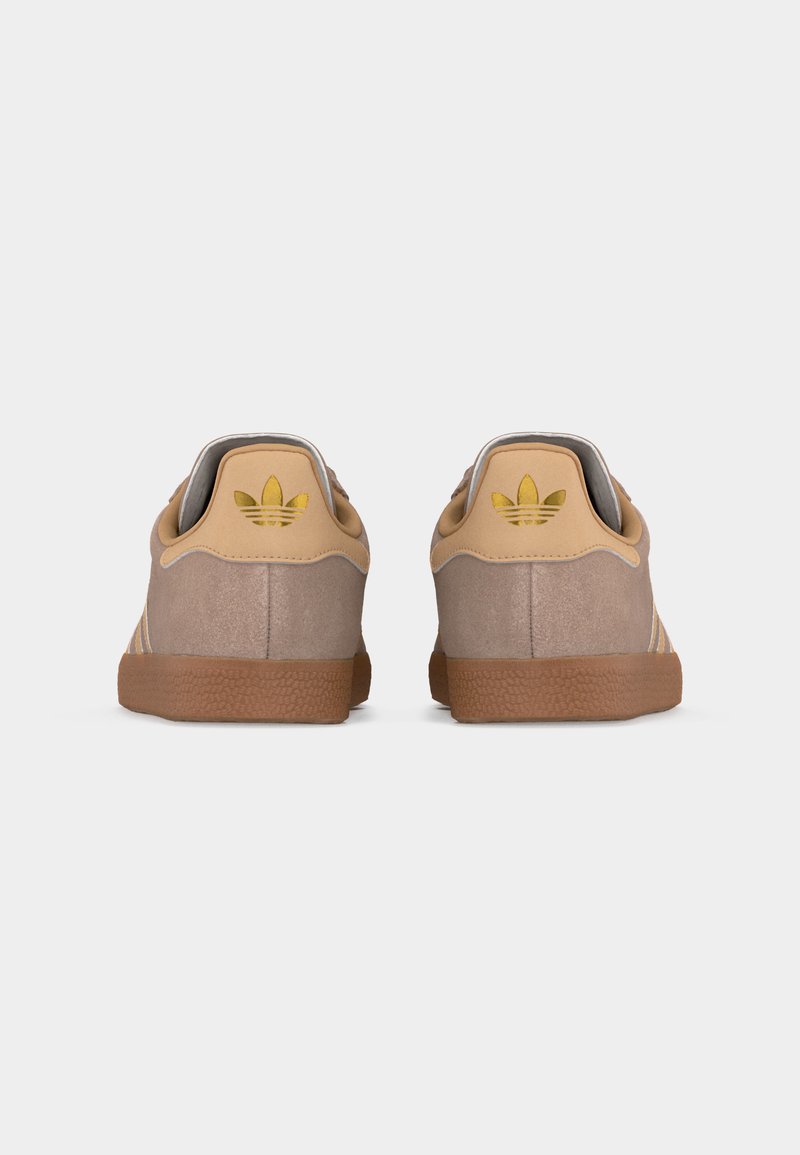 adidas gazelle silver green womens adidas Originals Women's Gazelle Lo Pro Warm Clay / Off White